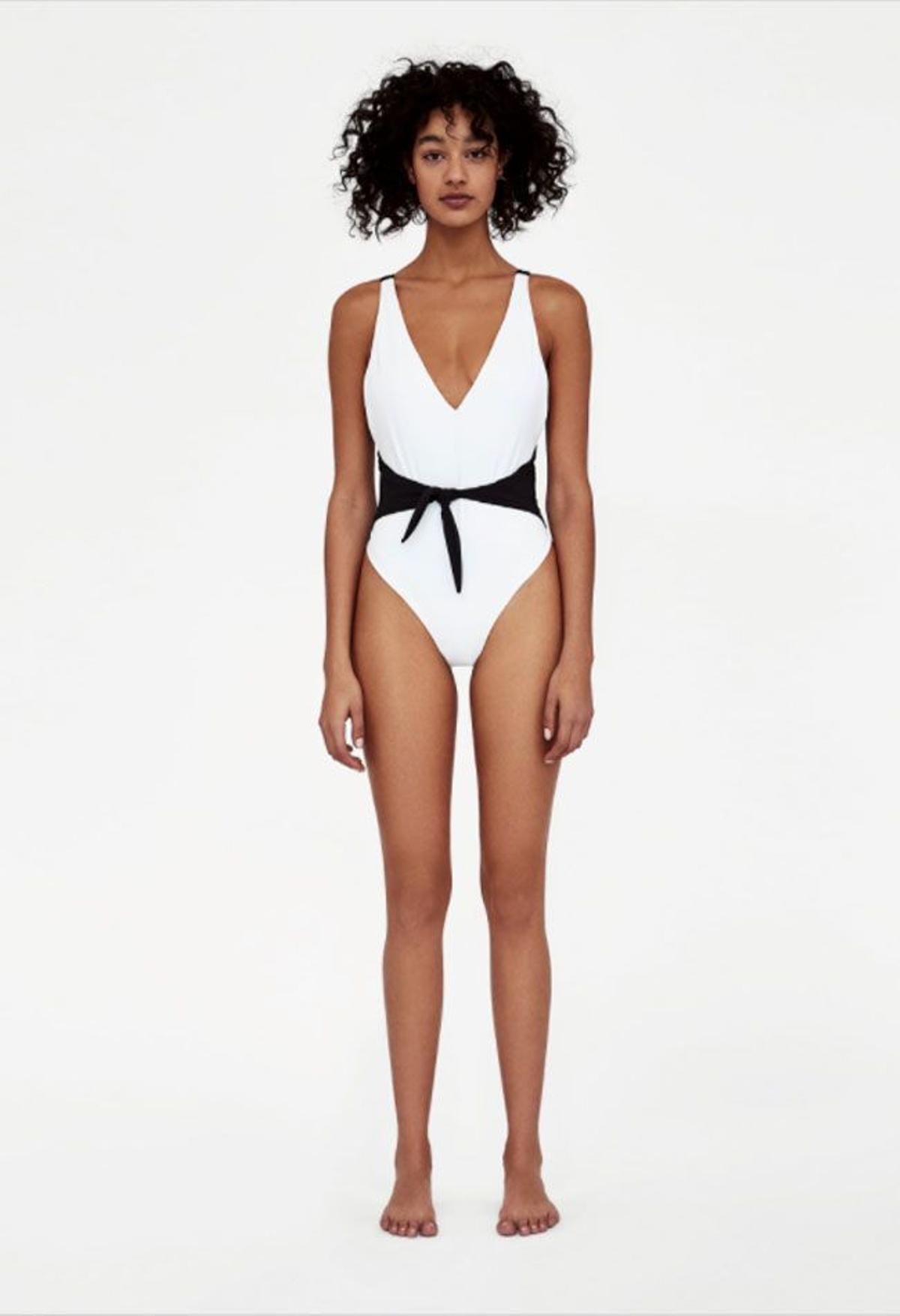 Colección beachwear de Zara: bañador bicolor