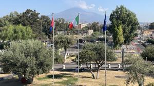 Archivo - El volcán Etna, en Sicilia