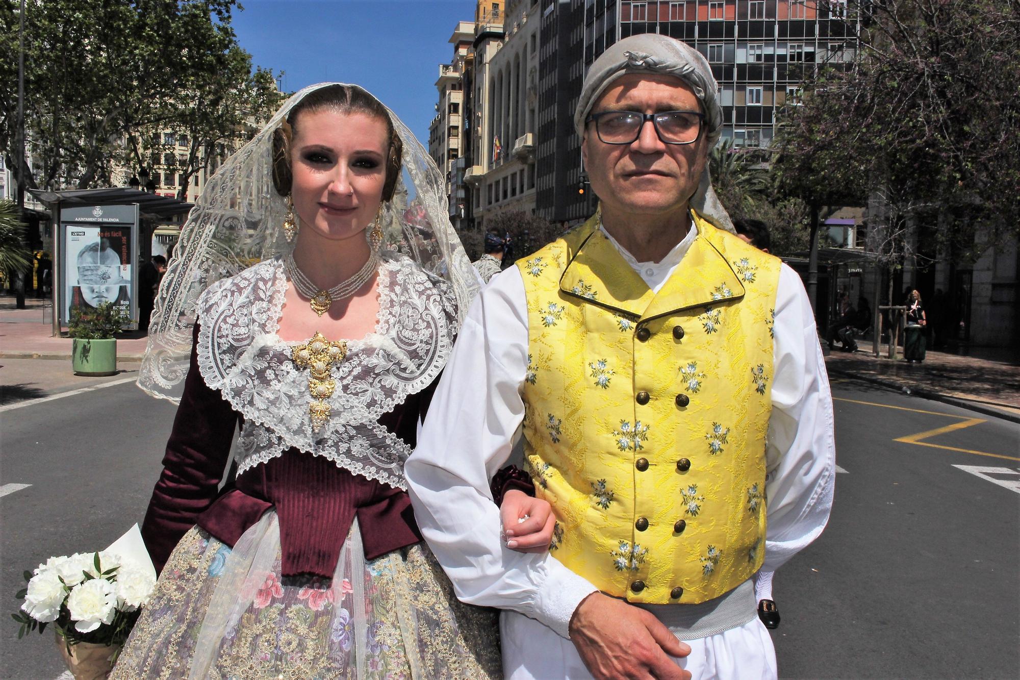 El desfile de falleras mayores en la Ofrenda a San Vicente Ferrer