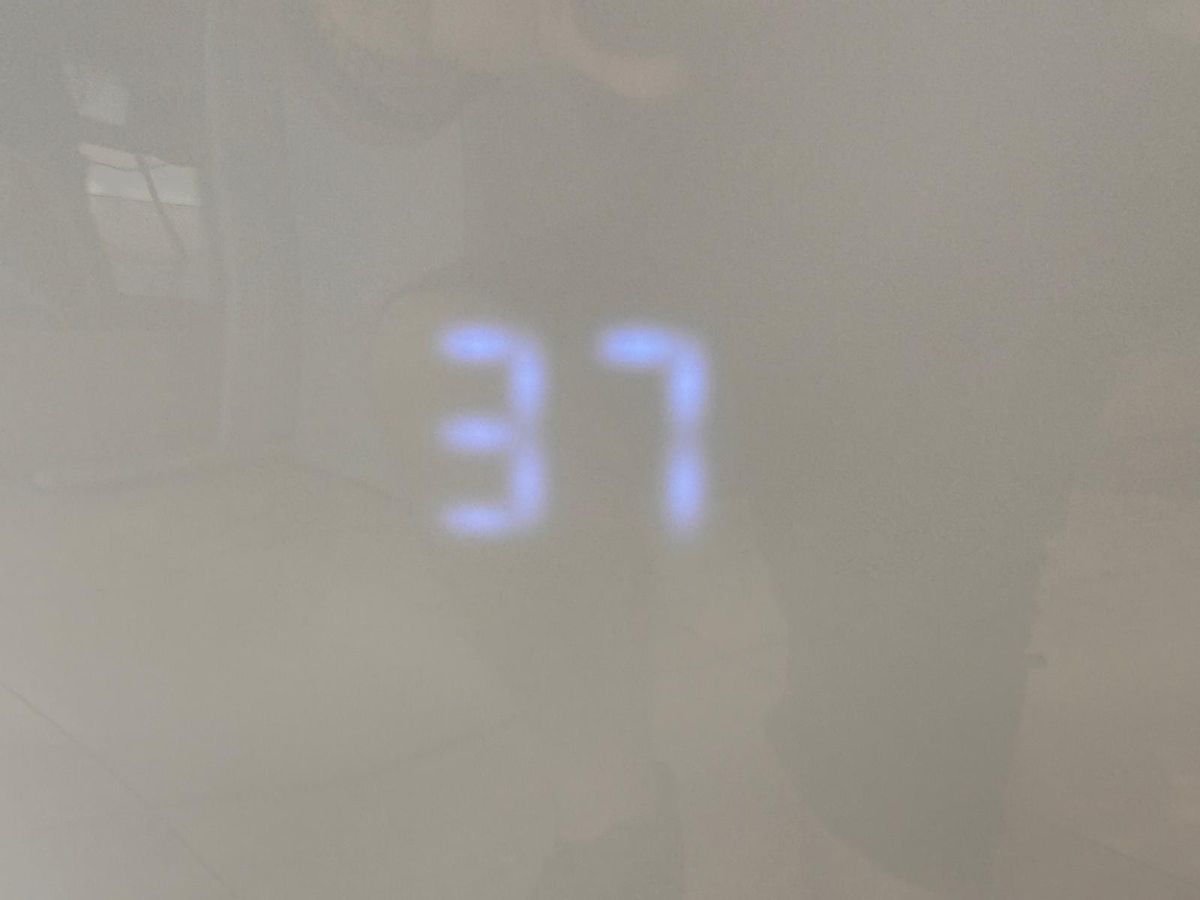 Temperatura en las oficinas de la tercera planta del edificio del Viver, en Badalona, este miércoles