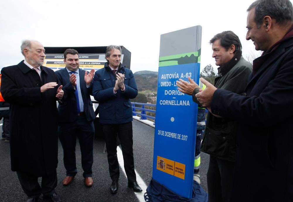 De la Serna y Javier Fernández acuden a la apertura del tramo de autovía A-63 entre La Doriga y Cornellana