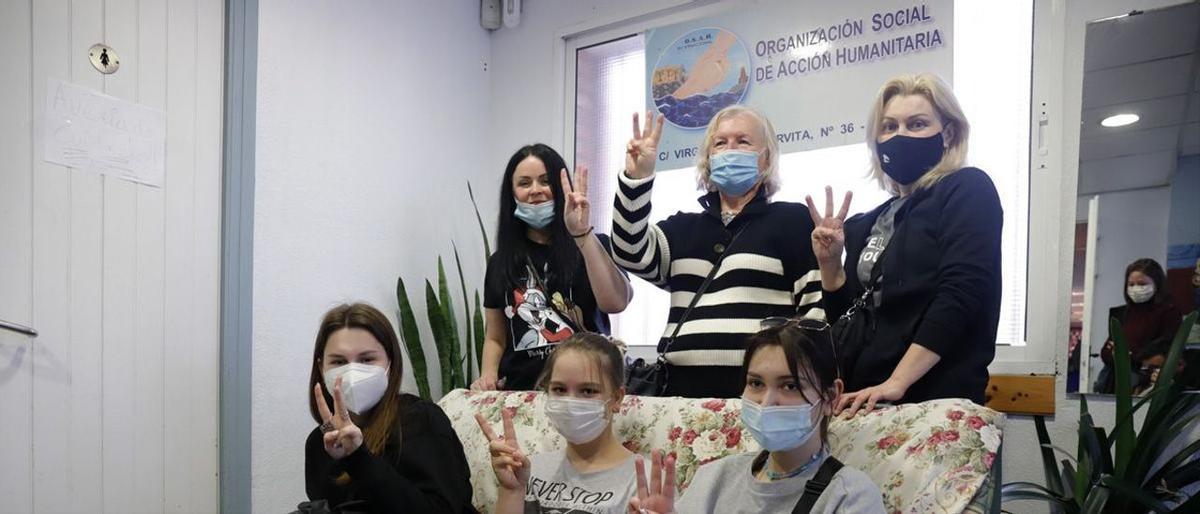 Refugiados ucranianos recogen ayuda en Málaga para enviar a su país