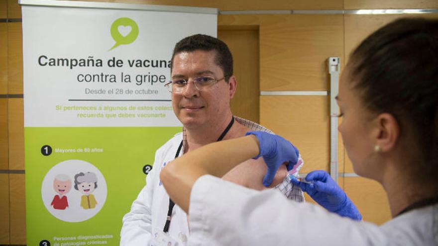 Inicio de la campaña de vacunación de la gripe en Canarias.