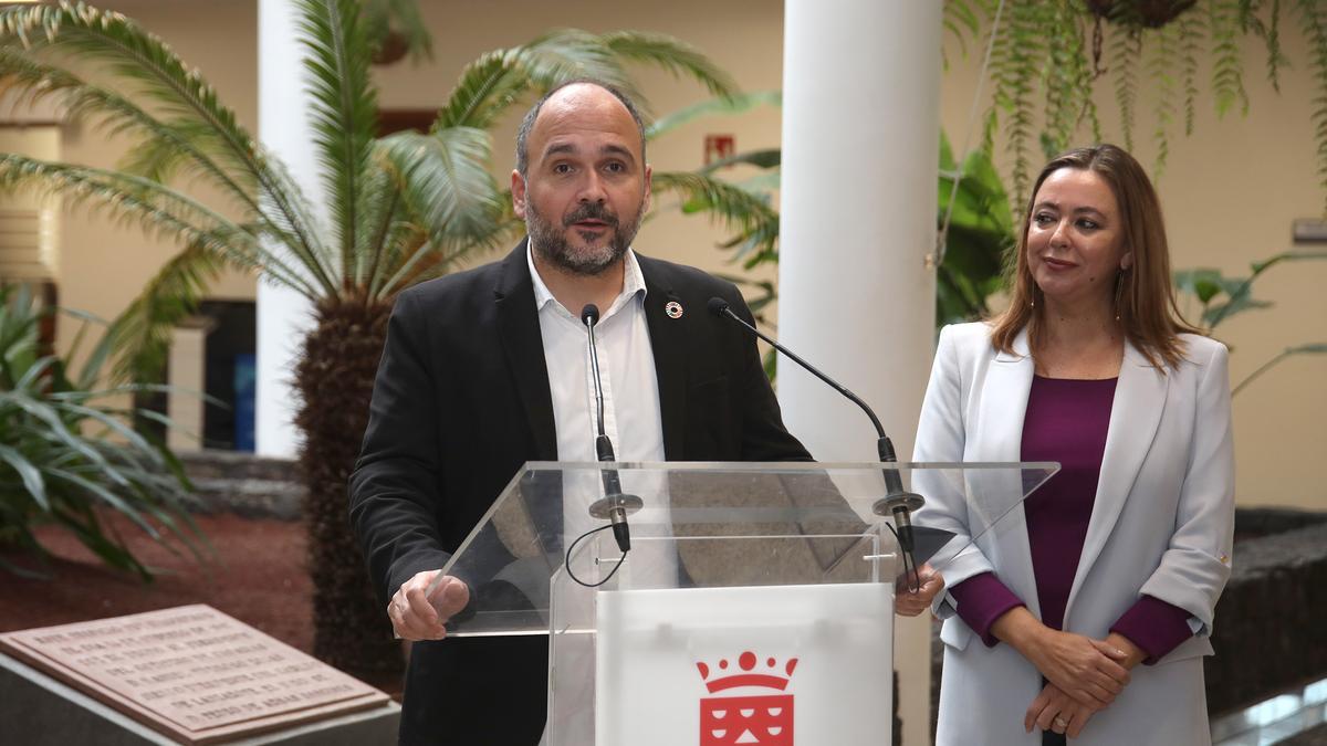 José Antonio Valbuena y María Dolores Corujo, hoy, en la presentación del plan de control y erradicación de la plaga de 'Diocalandra frumenti'