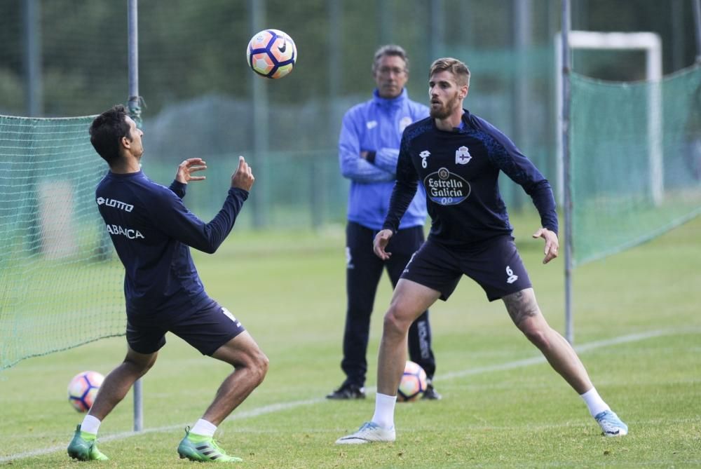 Diez jugadores saltaron al césped de la ciudad deportiva en el penúltimo ensayo antes de recibir al Espanyol en Riazor.