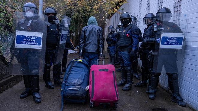 Desalojo del instituto B9 de Badalona