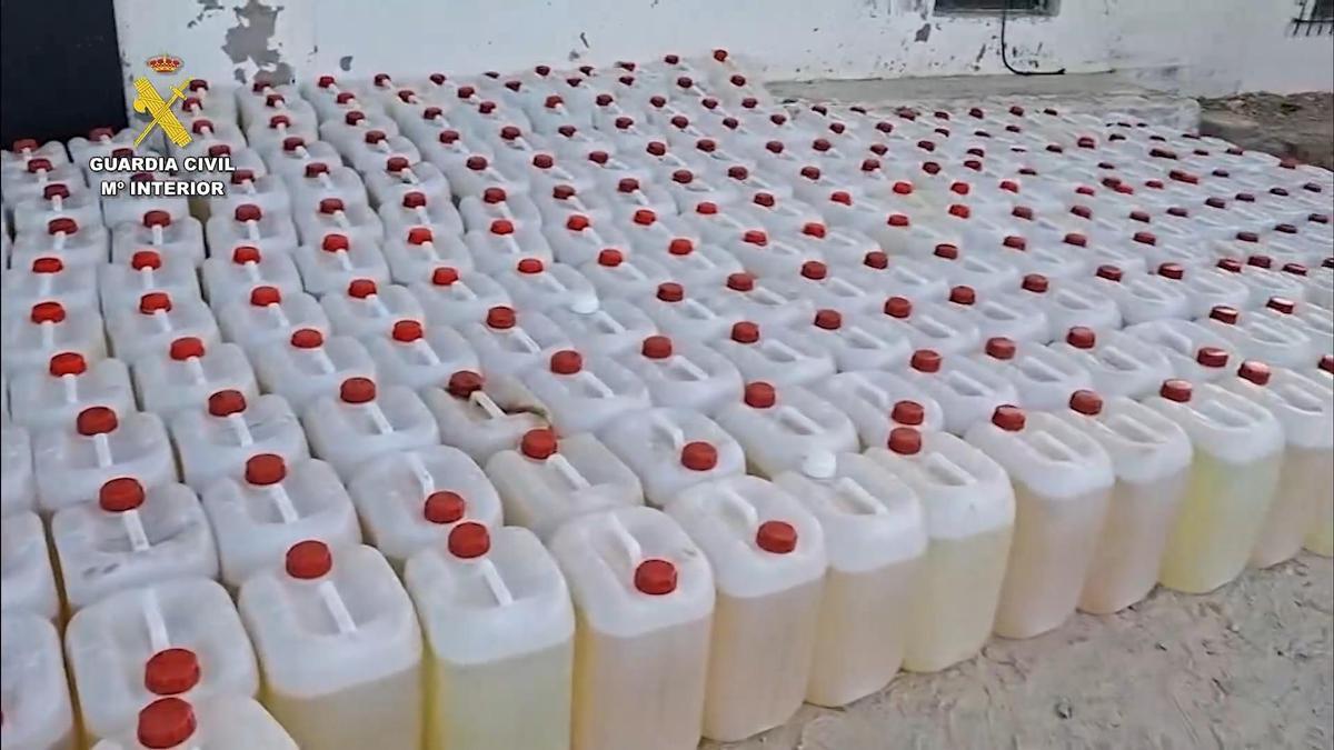 VÍDEO | Intervenidos más de 18.000 litros de gasolina para el petaqueo a narcolanchas en Cádiz