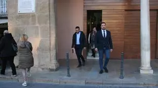 Morales abandona el Ayuntamiento de Lorca tras horas atrincherado: "Jamás me hubiera esperado algo así"