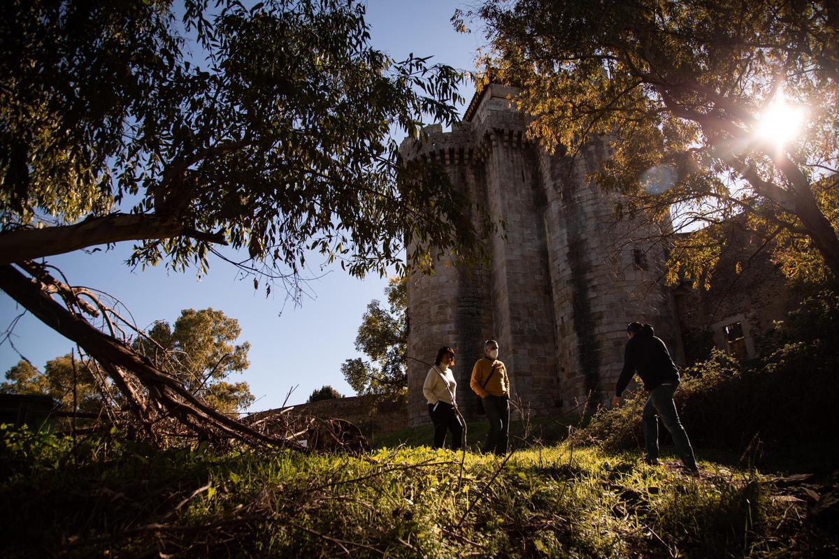 Así es Granadilla, el pueblo abandonado más visitado de España