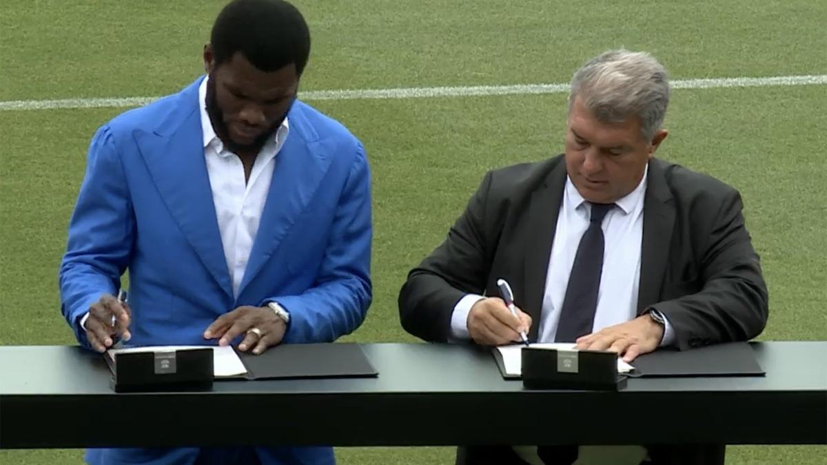 Kessié firmó su contrato como jugador del Barça