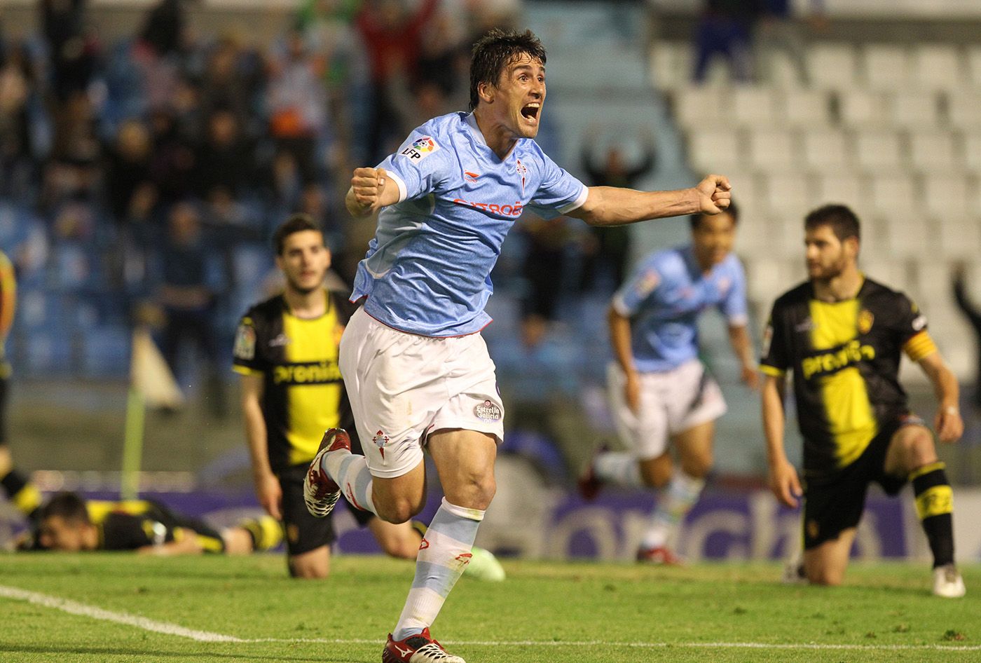 Mario Bermejo celebrando un gol con la camiseta del Celta en la temporada 12/14