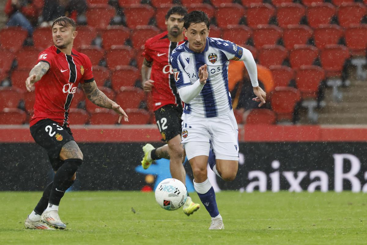 El capitán levantinista, Pablo Martínez, en el partido contra el Mallorca.