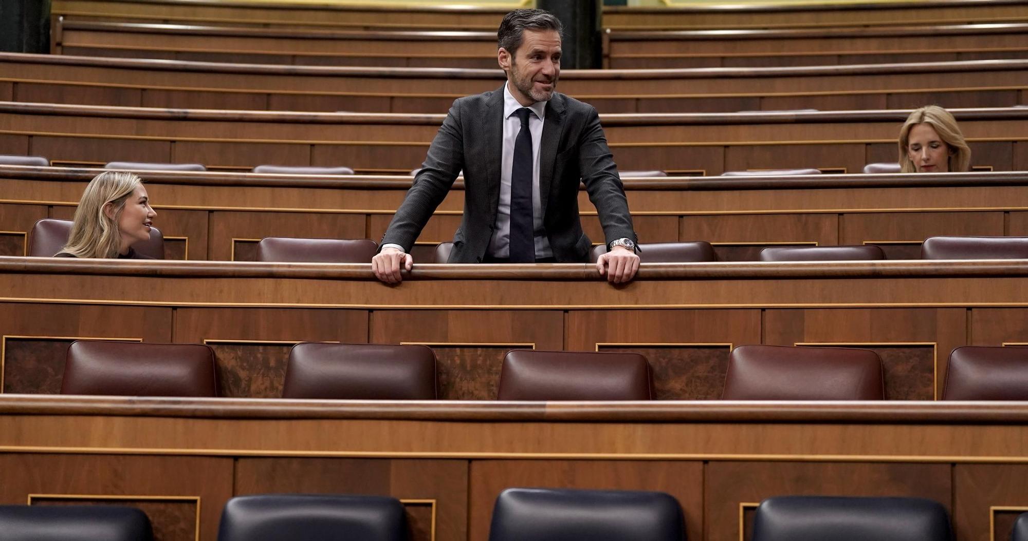 Borja Sémper, Cayetana Álvarez de Toledo en la sesión de control al Gobierno en el Congreso. Gobierno en el Congreso.