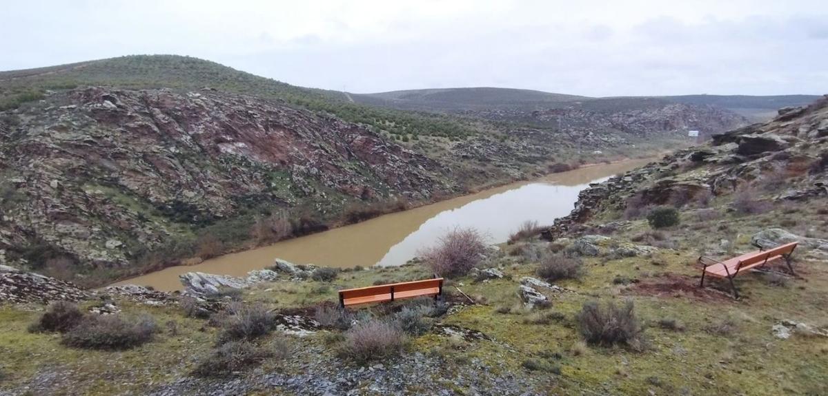 Ruta de las «pajarrancas», que se ha balizado recientemente, con el Duero al fondo. | Cedida