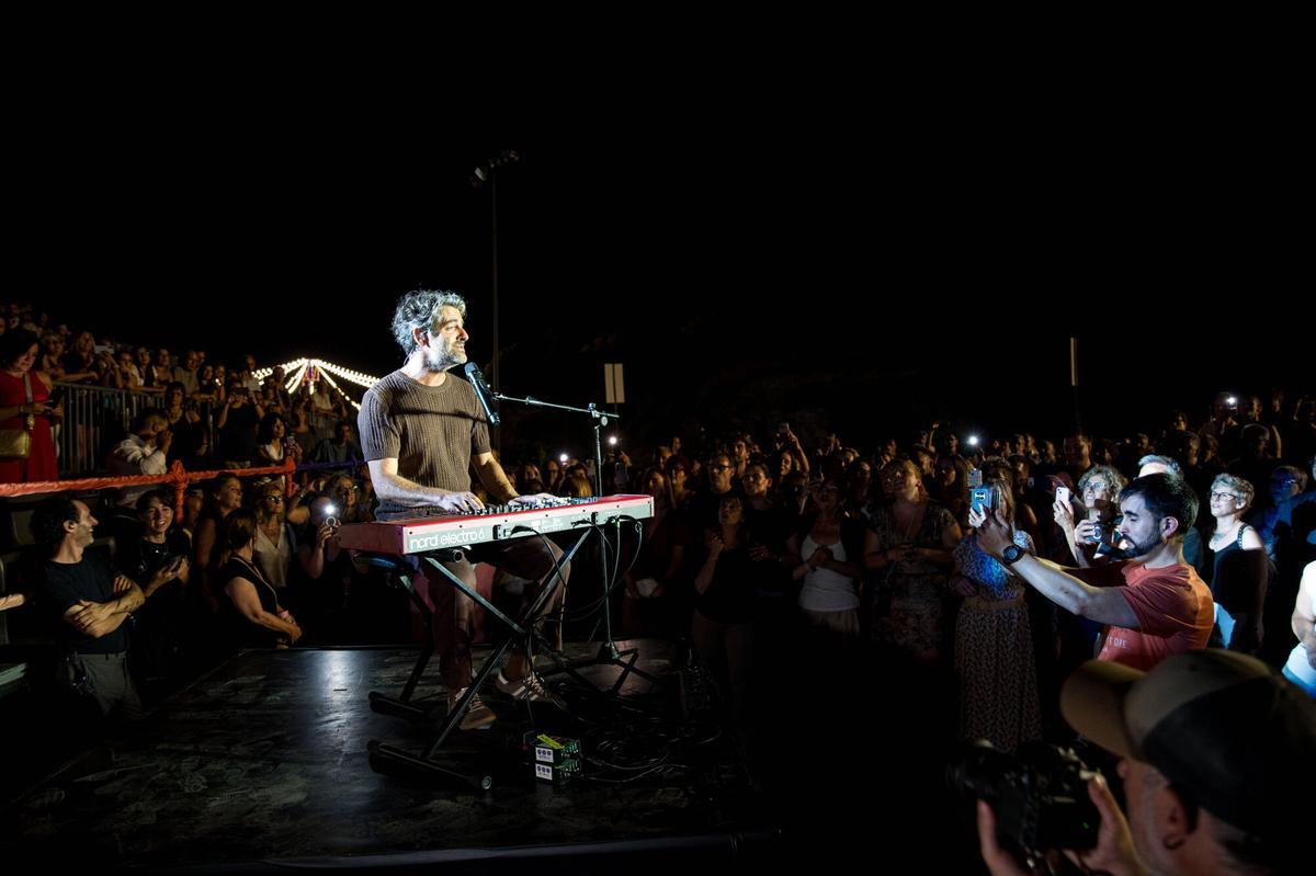 Ambient i concert de Joan Dausà al Palau Firal de Manresa en el festival Camins
