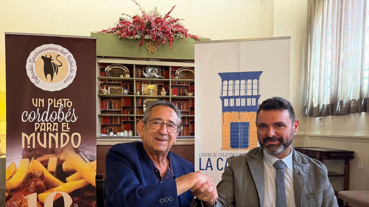 Ricardo de Rojas y Ernesto Hita firman el acuerdo entre las dos entidades.