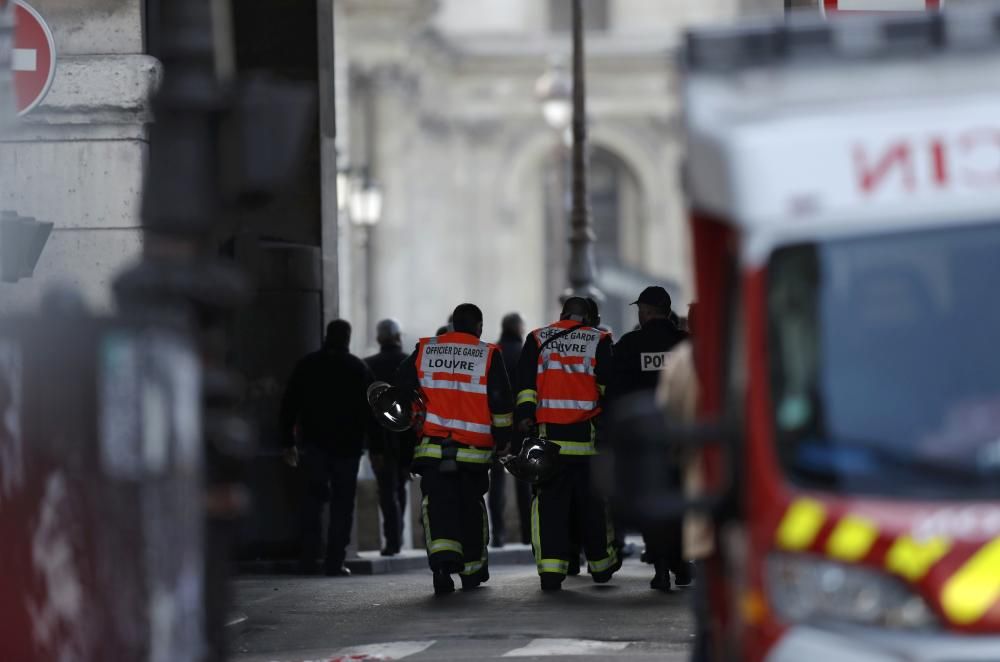 El Louvre, sitiado tras un intento de ataque terrorista