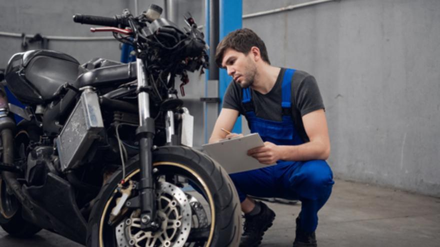 Reconocida empresa del país en el sector de la automoción, situada en Algeciras, busca mecánico/a de motos en Málaga