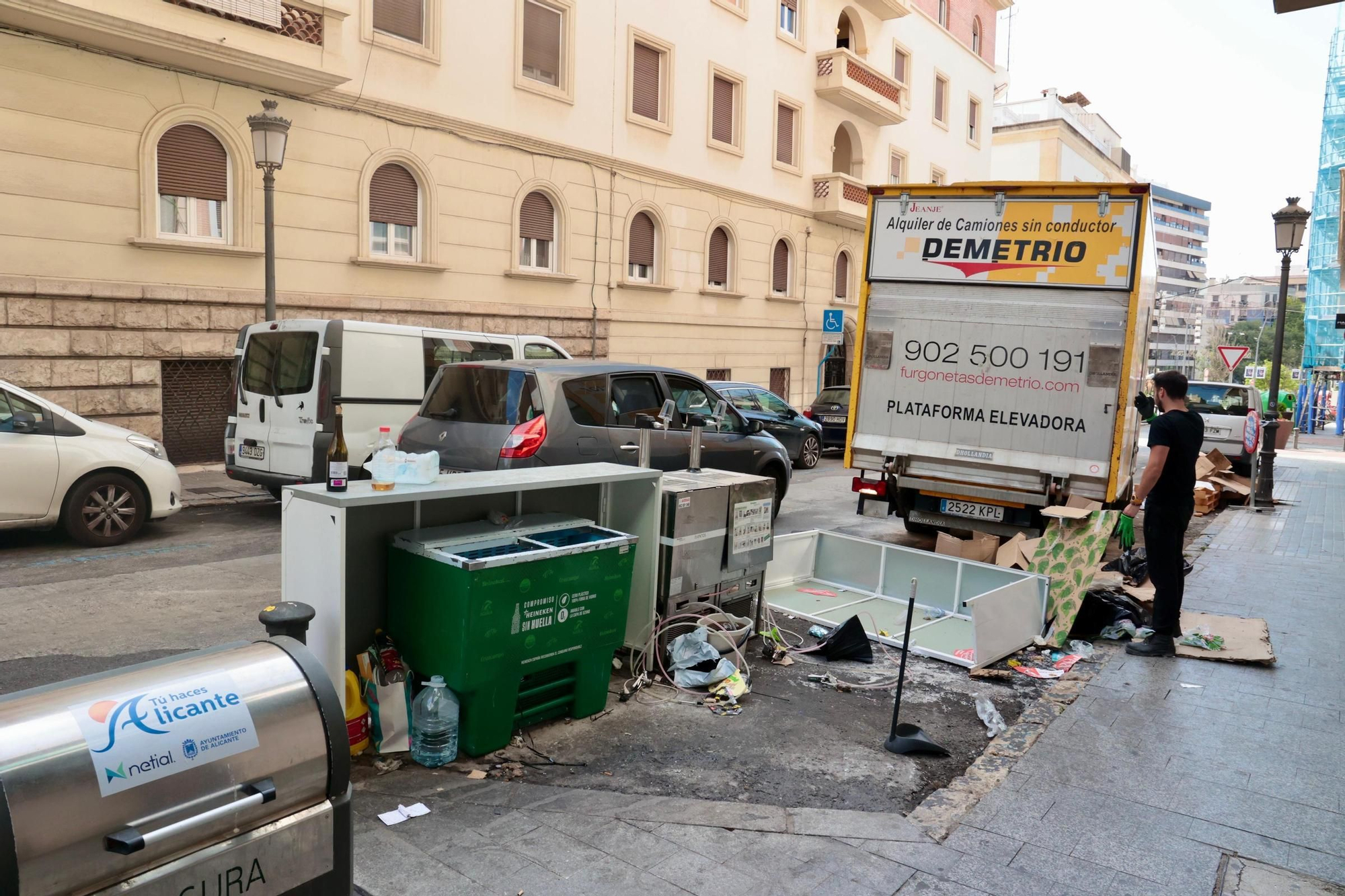 Alicante desmonta las Hogueras y pone fin a las fiestas de este 2025