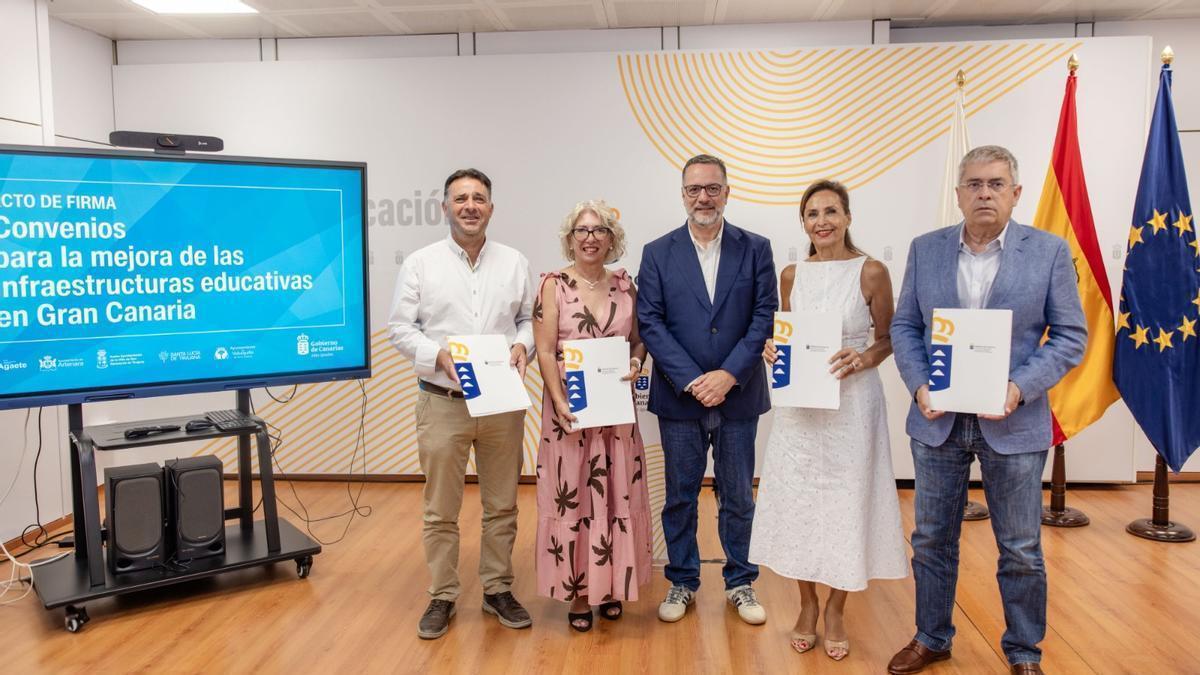 De izquierda a derecha: Jesús Díaz, Inmaculada García, Poli Suárez, María del Carmen Rosario y Marco Aurelio.
