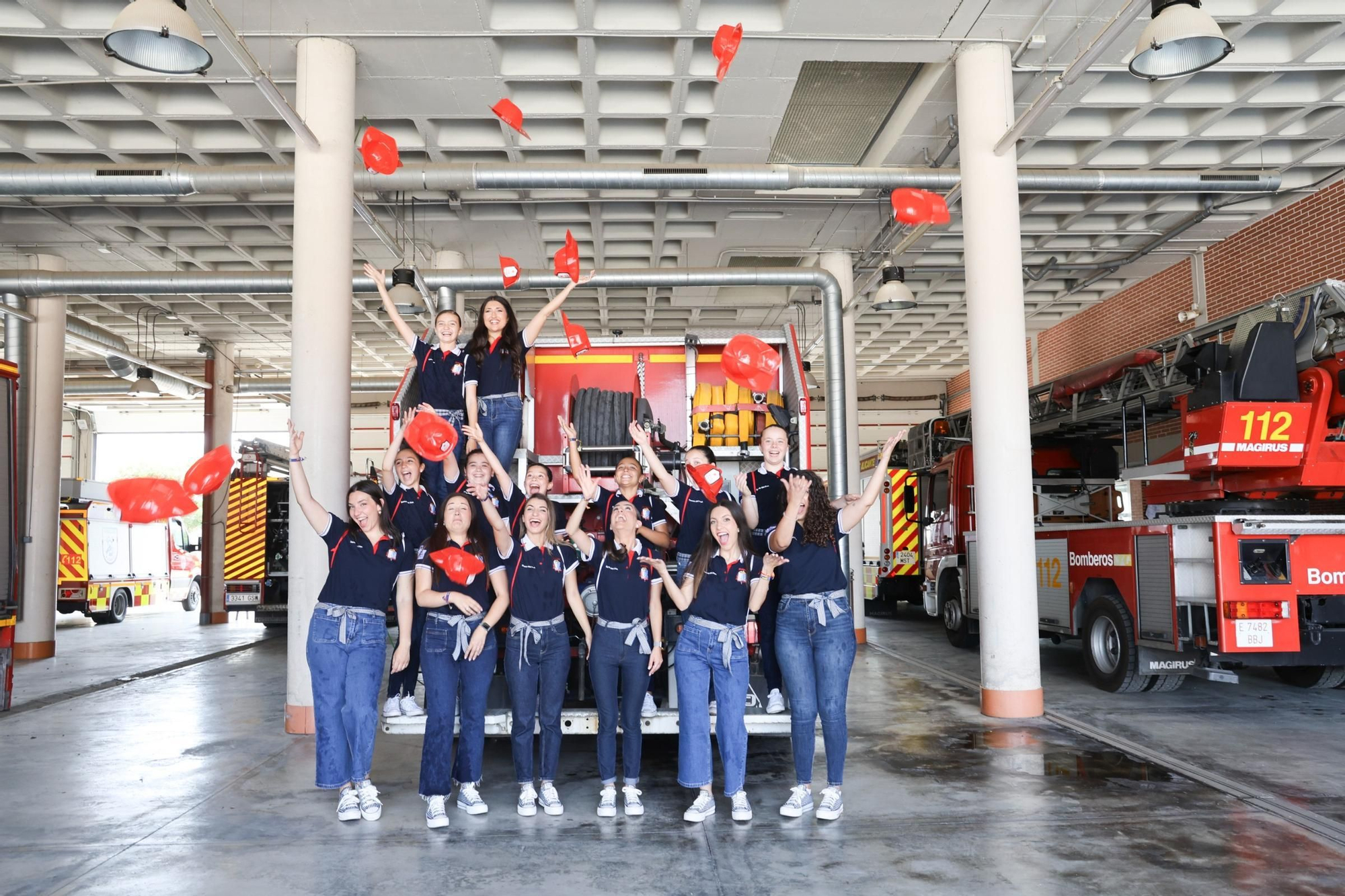 Visita al parque de Bomberos de la Belleas del Foc 2025 y sus damas de honor