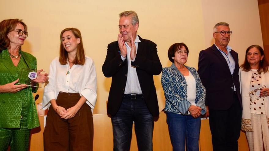 Gómez Caamaño, en el centro, durante el homenaje. | Casteleiro