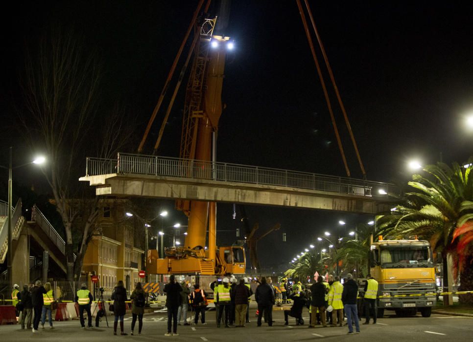 Desmontaje de las pasarelas de la Avenida del Cid