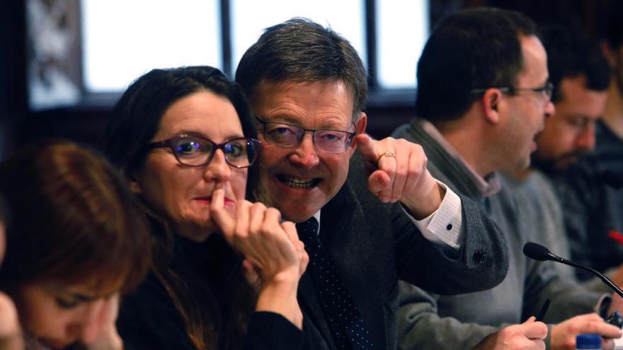 Mónica Oltra y Ximo Puig, en la presentación del barómetro.