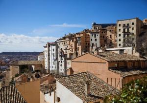 Cenar en la casa de José Luis Perales o ver una procesión congelada: la Cuenca que no esperabas