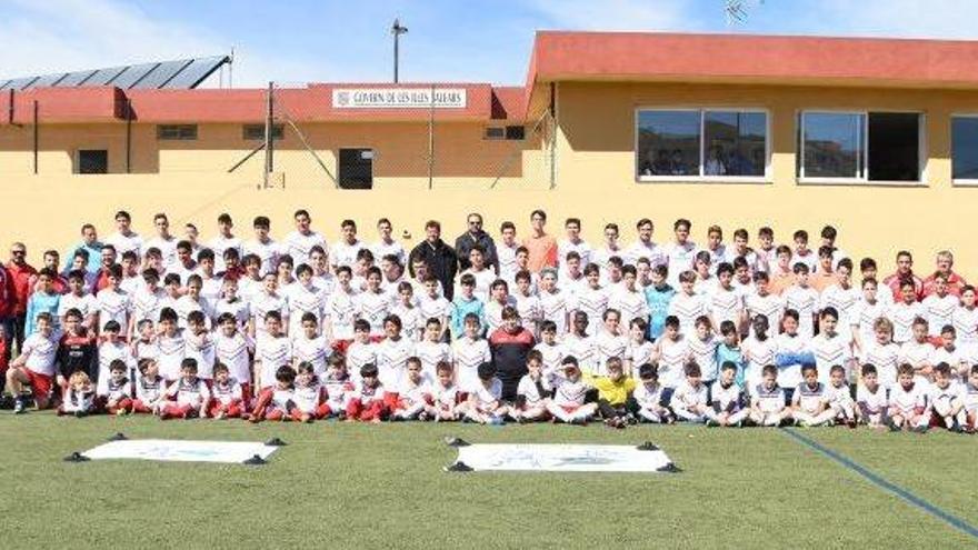 Una gran familia deportiva El CE Insular da a conocer a sus equipos y su escuelita