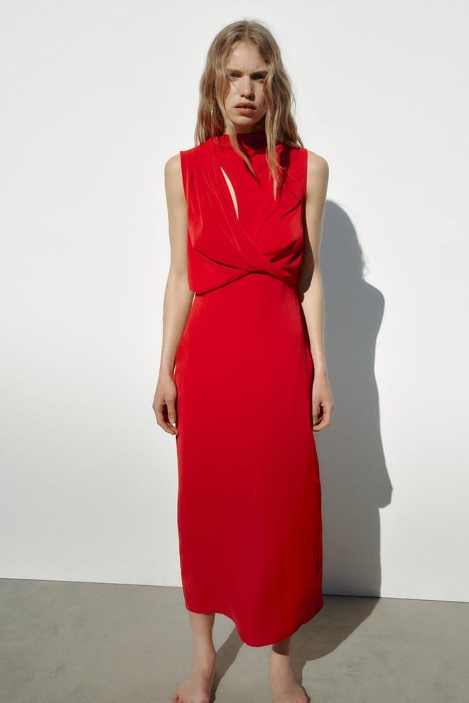 Vestido midi rojo drapeado de Zara
