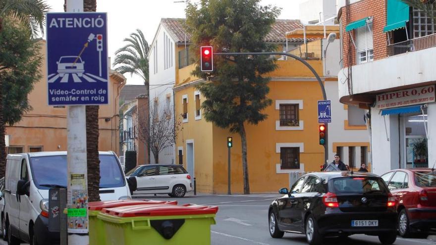 Uno de los fotorrojos instalados en Picanya.