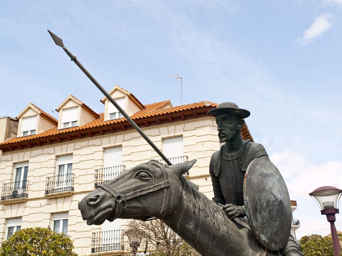 Todo en Alcázar de San Juan recuerda a Cervantes y a Don Quijote.