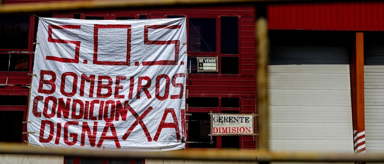 El parque de bomberos de Vilagarcía durante uno de los días que permaneció cerrado.