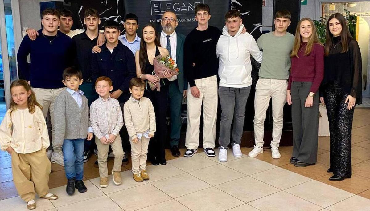 La reina y el alcalde con los festeros, festerats y festerets de 2026