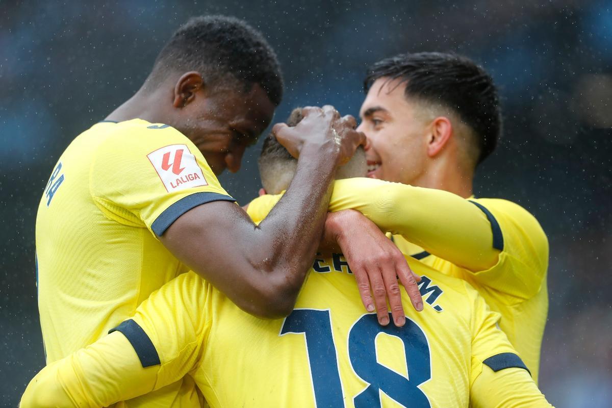 Los jugadores del Villarreal celebran el 0-1, obra de Alberto Moreno.