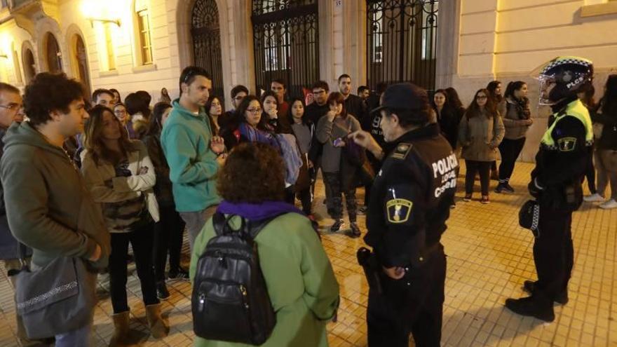 Cierran el Ribalta con alumnos dentro para poder frustrar el encierro anti-LOMCE