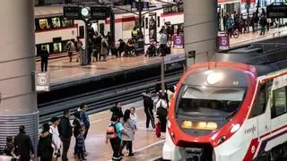 Cortada la circulación de Cercanías en el túnel de Recoletos por la salida de vía de un tren en Atocha