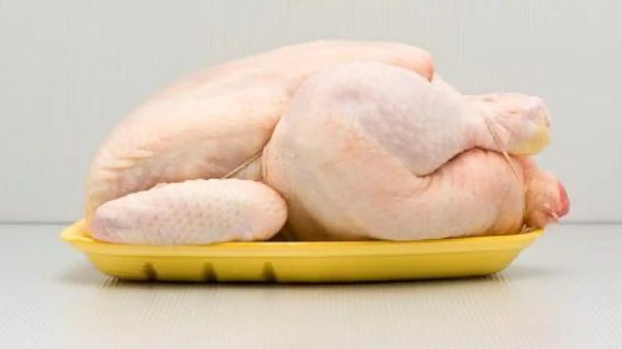Nueva y preocupante alerta alimentaria: cuidado con la compra de pollo envasado