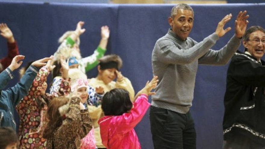 Obama al ritmo de un baile nativo