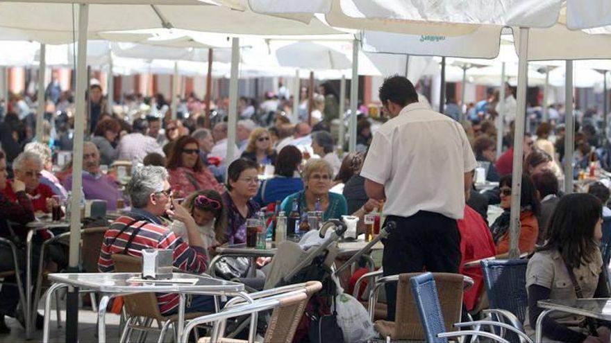 El Consejo del Movimiento Ciudadano solicita más control de las terrazas y veladores &quot;abusivos&quot; en Córdoba