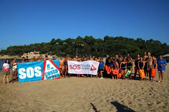 Les imatges de la nedada per reclamar més protecció pels nedadors de la Costa Brava