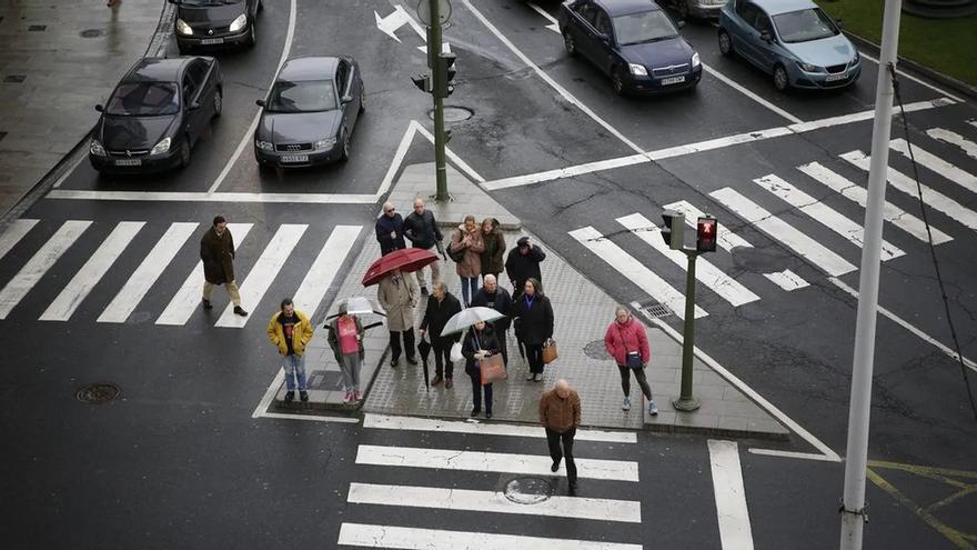 Atención peatones: la DGT puede multarte al cruzar la calle