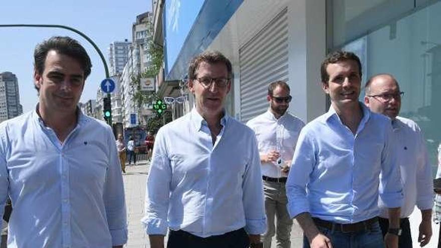 Diego Calvo, por la izquierda, Feijóo, Trenor, Casado y Miguel Tellado, ayer en A Coruña. // C. Pardellas