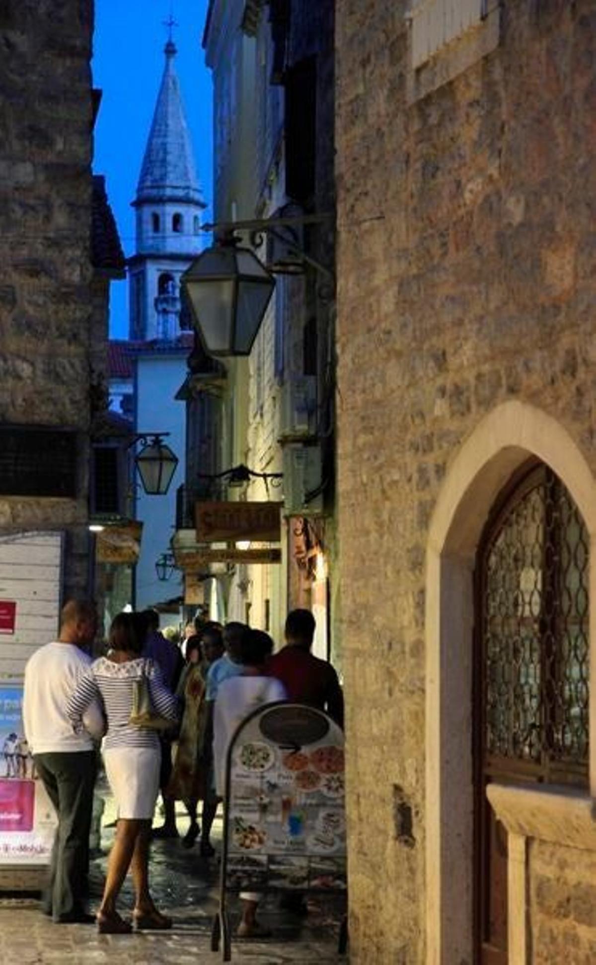 Budva es una de las ciudades de mayor ocio nocturno de Montenegro