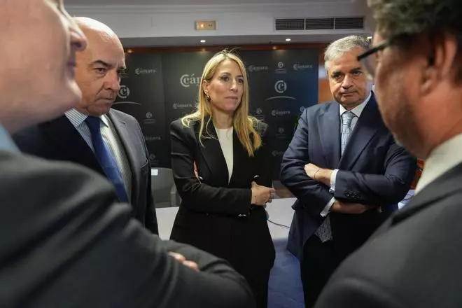 Guardiola con los presidentes de las Cámaras de Comercio y con el alcalde de Badajoz este miércoles
