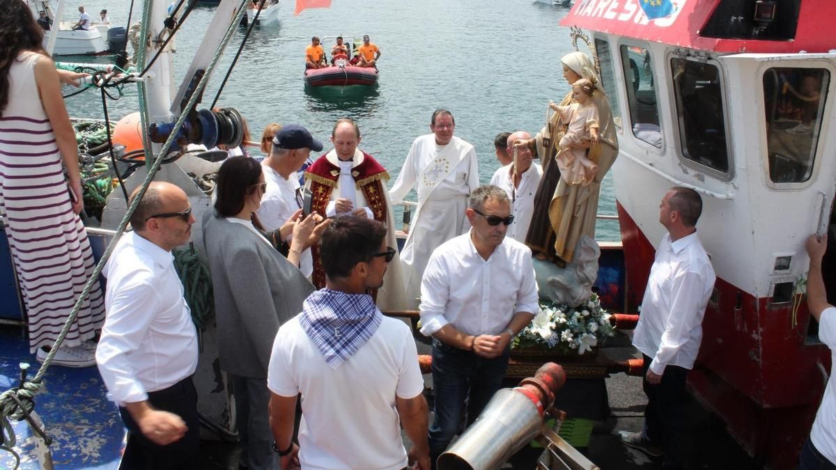 El "Maresco", donde viajó la Virgen del Carmen acompañada por las autoridades civiles y religiosas.