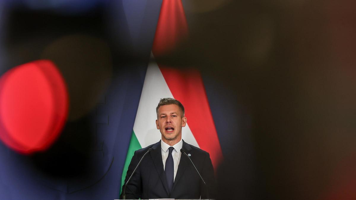 El primer ministro de Hungría, Peter Magyar, en rueda de prensa en Budapest.