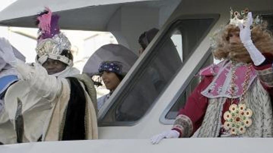 Sus Majestades los Reyes de Oriente, Melchor, Gaspar y Baltasar, a su llegada al puerto de Valencia.