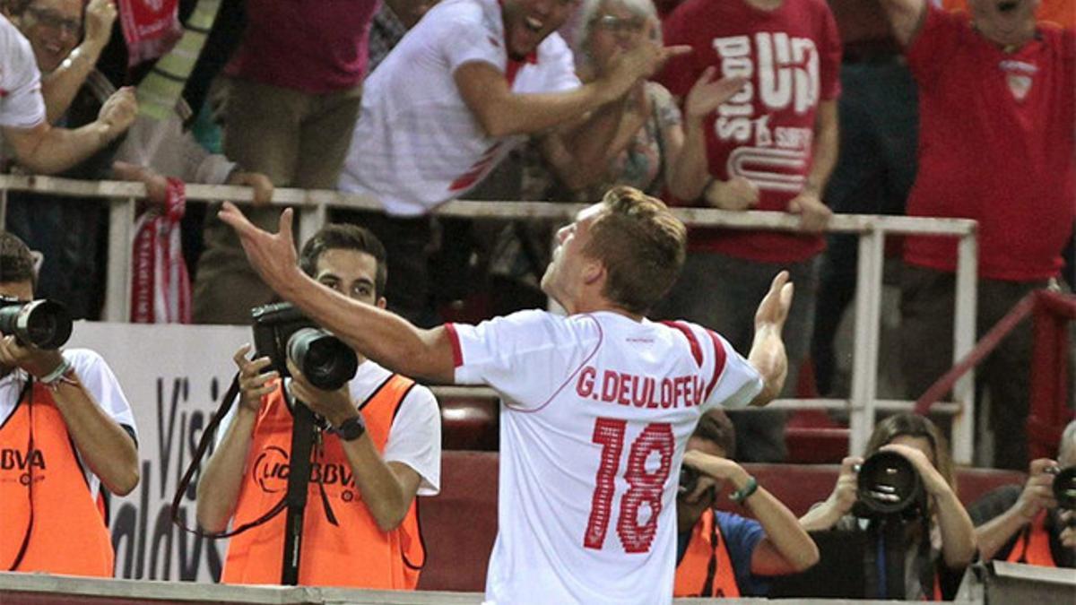 Deulofeu celebrando un gol con el Sevilla